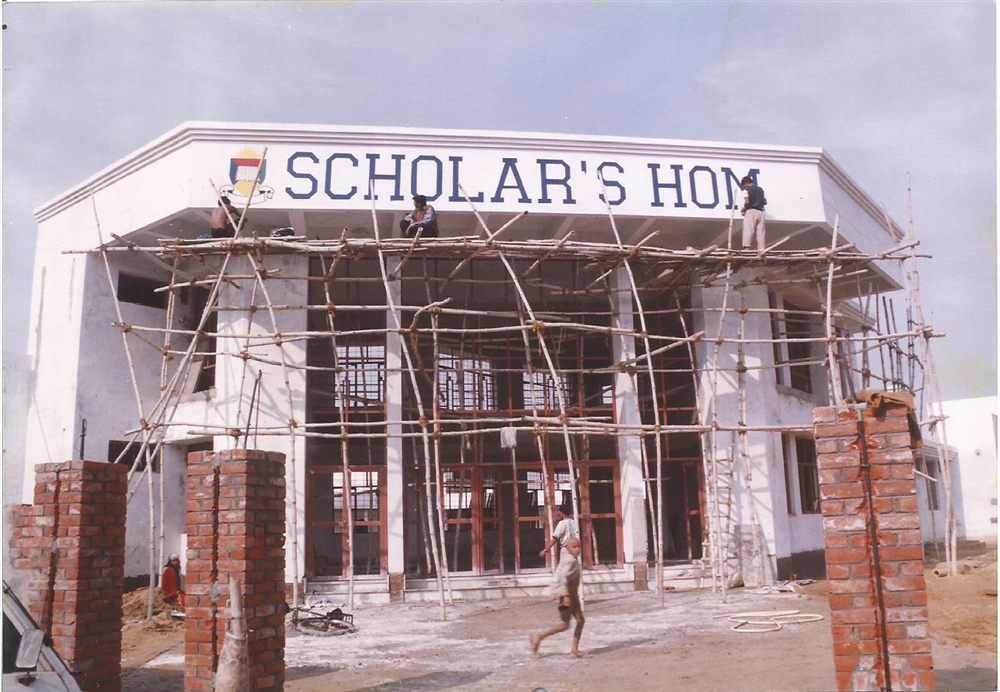 The building rises, late 1990s — the history of Scholars' Home, Gomti Nagar Lucknow