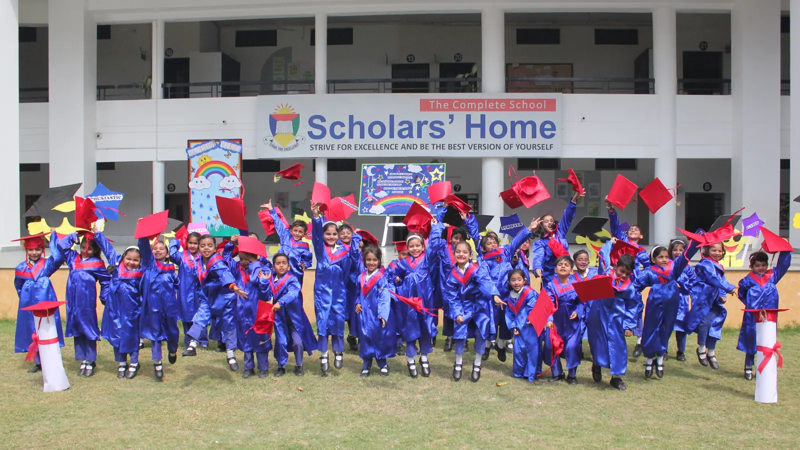 Pre-Primary students on the lawns of Scholars' Home, Gomti Nagar